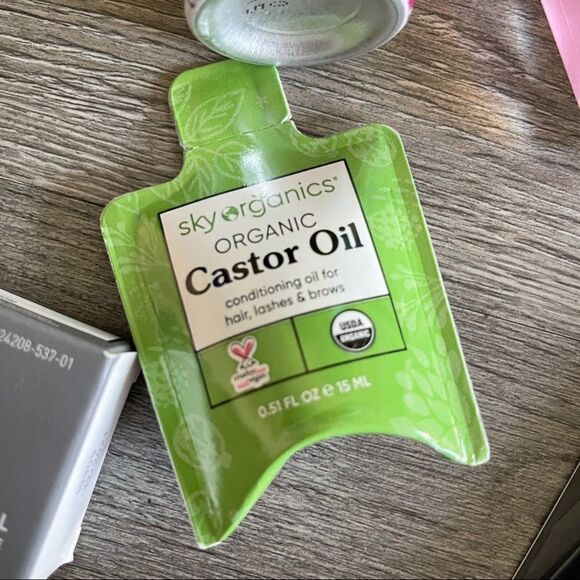 Makeup Bundle  - Picture 6 of 10